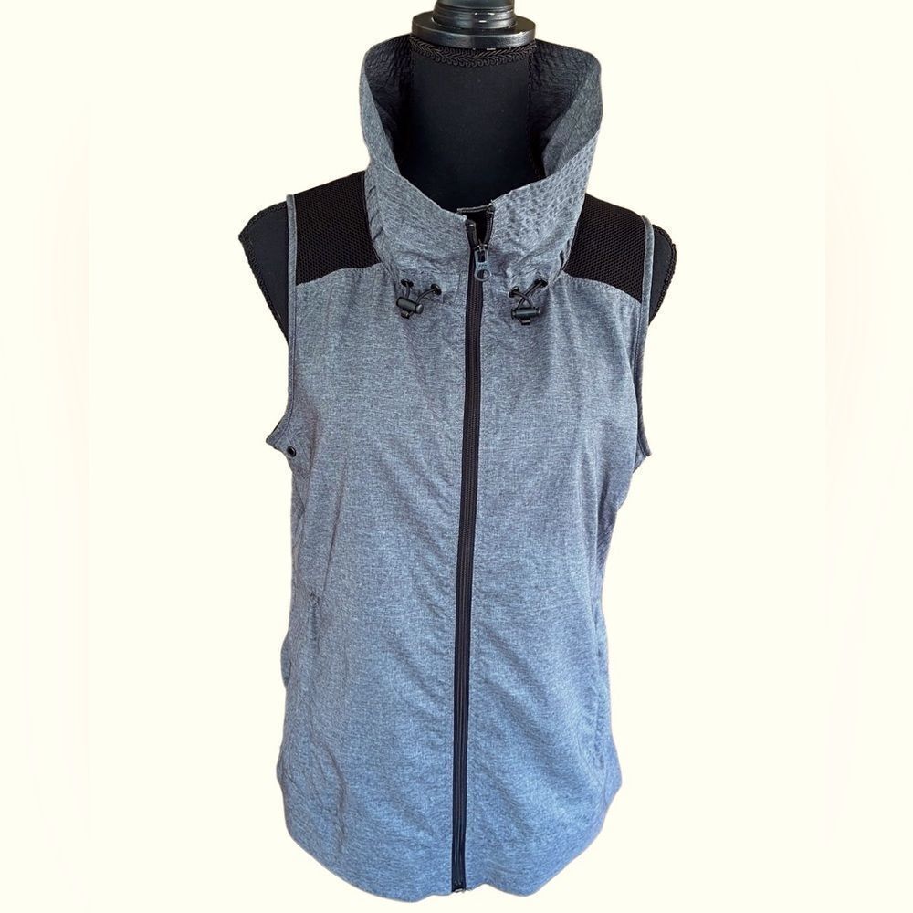 Uniquely Lorna Jane Active vest, dark gray/black, size M